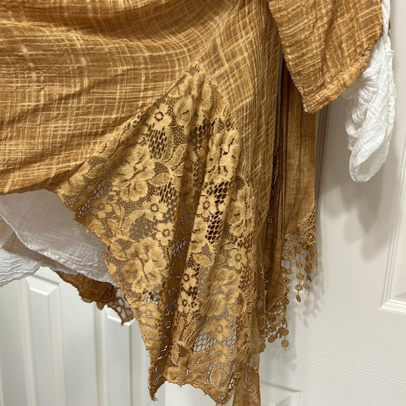Italy made 100 percent Cotton blouse top with scarf and gold and white with lace - Picture 8 of 15